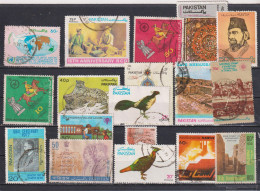 Lot De Vieux Timbres Oblitérés  Du Pakistan Années Variées - Pakistan