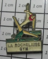 716 Pin's Pins / Rare Et De Belle Qualité !!! SPORTS / CLUB GYMNASTIQUE LA ROCHELAISE HOMME FEMME - Gimnasia