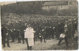 Cpa..84..ROBION..VAUCLUSE..CORSO..MILITAIRES..FANFARE - Robion