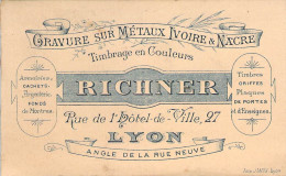 Carte Visite Commerciale Gravure Sur Métaux Ivoire & Nacre Timbres Et Cachets Richner à Lyon Années 1890 - Cartes De Visite