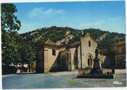 CPM..84..ROBION..VAUCLUSE..L'EGLISE AU FOND MONTAGNE DU LUBERON - Robion