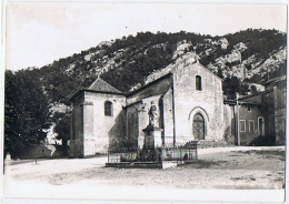 CPM..84..ROBION..VAUCLUSE..VUE DU MONUMENT ET L'EGLISE - Robion