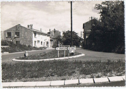 CPM..84..ROBION..VAUCLUSE..L'ENTREE DU VILLAGE ROUTE DE CAVAILLON - Robion