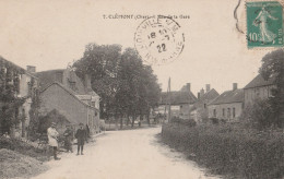 BE23 - CLEMONT  DANS LE CHER  RUE DE LA GARE  CPA  CIRCULEE - Clémont