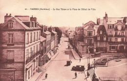 FRANCE - Vannes - La Rue Du Théâtre Et La Place De L'hôtel De Ville - Carte Postale Ancienne - Vannes