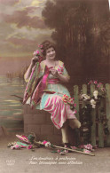 FANTAISIES - Une Femme Assise Tenant Des Poissons - J'en Voudrais à Profusion... - Colorisé - Carte Postale Ancienne - Donne