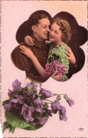 COUPLE - Un Couple Se Câlinant  - Colorisé - Carte Postale Ancienne - Paare