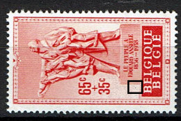 781  **  Point à Gauche Du Socle - 1931-1960