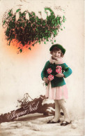 FÊTES ET VOEUX - Noël - Une Petite Fille Tenant Des Fleurs Sous Le Gui - Colorisé - Carte Postale Ancienne - Otros & Sin Clasificación