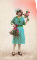 FÊTES ET VOEUX - Noël - Une Femme Tenant Des Fleurs Et Des Guis - Colorisé - Carte Postale Ancienne - Autres & Non Classés