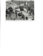 Germany - Postcard Unused -   Berlin, Friedrichstrasse, US Tanks At Checkpoint Charlie October 1961 - Brandenburger Tor