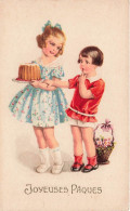 FÊTES ET VOEUX - Pâques - Deux Petite Filles Apportant Un Gâteau - Colorisé - Carte Postale Ancienne - Ostern