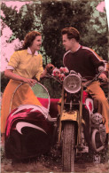 COUPLE - Promenade En Moto - Colorisé - Carte Postale Ancienne - Paare