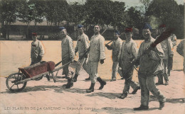 Militaria * Les Plaisirs De La Caserne * Départ De Corvée * Militaires Soldats - Kazerne