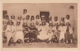 Algérie. (Fêtes Du Centenaire En 1930) Groupe De (22 Femmes) OULED NAILS  (Beau Plan) - Scènes & Types