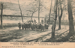 Vincennes * Institution GIRARD , 88 Rue De Fontenay * Directeur MERLUZEAU * école * Cour De Récréation Des Petits - Vincennes