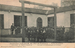 Vincennes * Institution GIRARD , 88 Rue De Fontenay * Directeur MERLUZEAU * école * La Cour De Gymnastique Et Le Préau - Vincennes