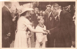 FAMILLES ROYALES - Visite De La Princesse Joséphine-Charlotte Et Du Prince Bauduoin - Carte Postale Ancienne - Königshäuser