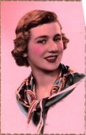 FANTAISIES - Une Femme Souriante - Colorisé - Carte Postale Ancienne - Women