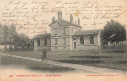 Fontenay Trésigny * Place Et Le Groupe Scolaire * école - Fontenay Tresigny