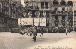 Orléans * La Fête De Jeanne D'arc , 7 Et 8 Mai * Hommage à Jeanne D'arc Par L'armée * Présentation Des Drapeaux - Orleans