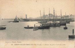 St Gilles Croix De Vie * Bateaux De Pêche à L'abri Des Jetées - Saint Gilles Croix De Vie