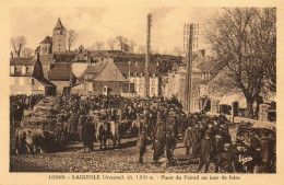 Laguiole. Place Du Foirail Un Jour De Foire. Très Animée. - Laguiole