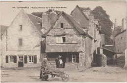 Delcampe - Finistère :  QUIMPERLE : Vue  Vieilles  Maisons De La Place  Saint  Michel - Quimperlé