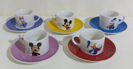 71285 Lotto 5 Tazzine Da Caffè In Ceramica + Piattini Disney - Topolino Paperino - Tazze