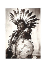 Indien Amerique Du Nord, Rain-in-the-face 'Iromagaja' - Hungpapa Sioux - Azusa Postcard 1994 (coiffure Plumes, Tambourin - Native Americans