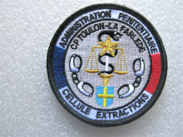 ECUSSON GEND. ADM. PENITENTIAIRE EXTRACTION CP TOULON LA FARLEDE 83  SUR SCRATCH 80MM - Policia