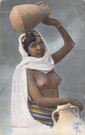 EGYPTE - Jeune Fellah - Jeune Femme Seins Nus Portant Une Cruche Sur Sa Tete- Carte Postale Ancienne - - Personas