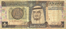SAUDI ARABIA 1 RIYAL BROWN KING HEAD OLD COIN FRONT MOTIF BACK DATED LAW1379(1984) SIGN5  P.21b VF READ DESCRIPTION !! - Arabia Saudita