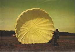 Sport . Parachutisme .  CPM . - Parachutisme