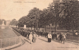 FRANCE - Lourdes - Une Procession - Animé - Carte Postale Ancienne - Lourdes