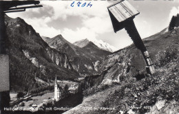 D9331) HEILIGENBLUT Mit Großglockner -  Holzkreuz Im Vordergrund - Blick Richtung Kirche S/W ALT - Heiligenblut