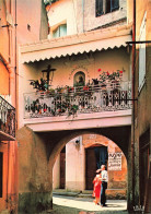 Collioure * La Rue St Vincent Et Statue De La Vierge - Collioure
