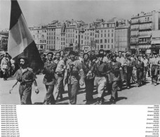 CP Guerre 1939-1945 * Les F.F.I Défilent à Marseille * - Guerra 1939-45