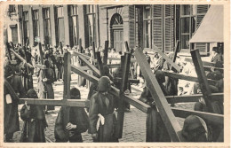 BELGIQUE - Procession De Pénitence De Furnes  - Pénitents Portant Des Croix - Animé - Carte Postale Ancienne - Veurne