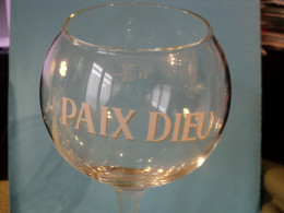 VERRE A BIERE PAIX DIEU. 25 CL FORME ASSEZ PARTICULIERE DE PETITE LUNE. - Glazen