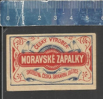 MORAVSKÉ ZÁPALKY CESKY VYROBEK - LOSTICE - OLD VINTAGE CZECHOSLOVAKIAN MATCHBOX LABEL - Boites D'allumettes - Etiquettes