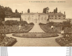 (D) 2 X Cpa 94 VILLECRESNES. Le Château Avec Jardiniers Sur Les Parterres Et L'Eglise - Villecresnes