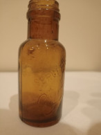 Antiguo Bote De Farmacia De Cristal De Serventinal. Letras En Relieve - Autres & Non Classés