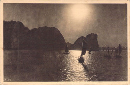 VIETNAM - Baie D'along - La Nuit - Retour De Peche - Carte Postale Ancienne - Viêt-Nam