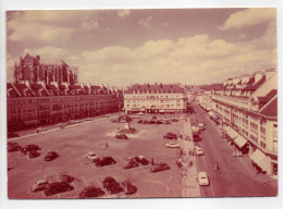 - CPM BEAUVAIS (60) - Place Jeanne Hachette - Cathédrale Saint-Pierre - Edition MAGE 14c - - Beauvais