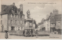 Finistère :  LESNEVEN : La Place , Statue  Du Général Le Flô - Lesneven