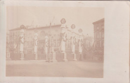 Geschmückter Platz       Ca. 1920 - Da Identificare