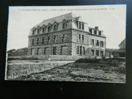 PLOUBAZLANEC              L'HOTEL LE BARBU DEVANT L'EMBARCADERE DE L'ILE DE BREHAT - Ploubazlanec