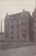 Vierstöckiges Haus Mit Schlot Daneben        Ca. 1920 - Da Identificare