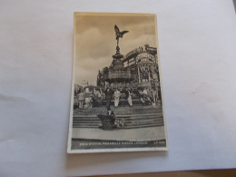 LONDRES  LONDON ( ANGLETERRE  ENGLAND ) EROS STATUE PICCADILLY CIRCUS  TRES ANIMEES  MARCHAND - Piccadilly Circus